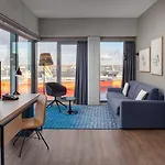 By Marriott Houthavens מלון 4*