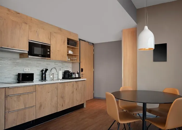 By Marriott Houthavens Hotel