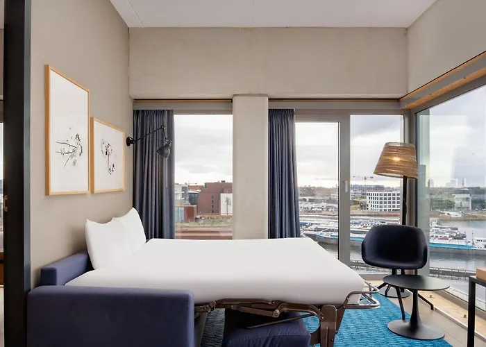 By Marriott Houthavens Hotel 4*