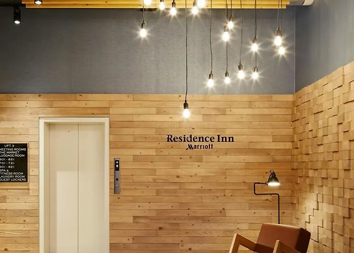 Hotel By Marriott Houthavens 4*