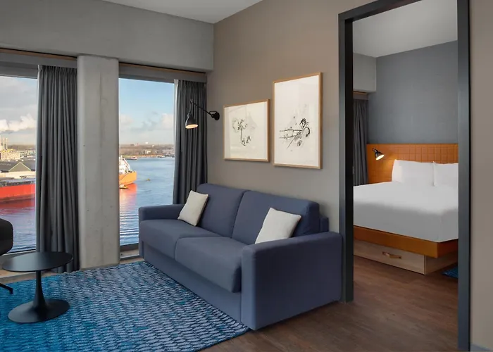 Hotel By Marriott Houthavens 4*