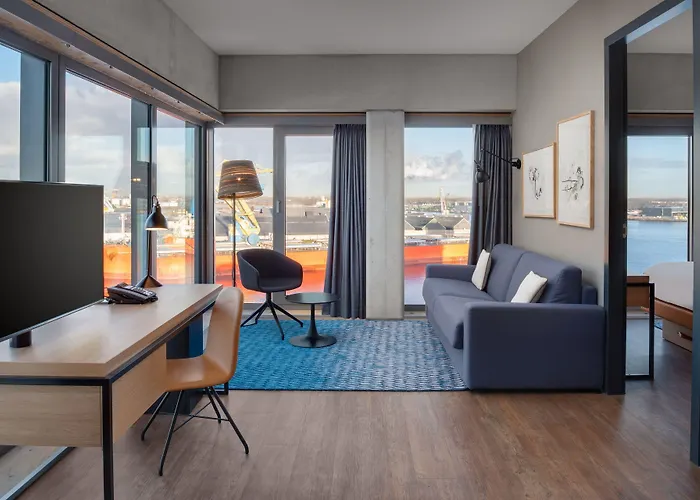 By Marriott Houthavens Hotel 4*