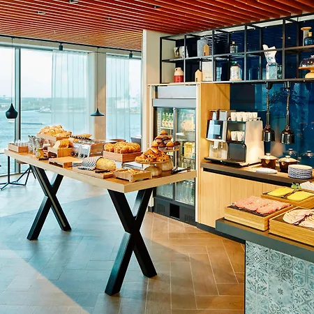 By Marriott Houthavens Hotel