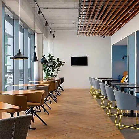 Hotel By Marriott Houthavens