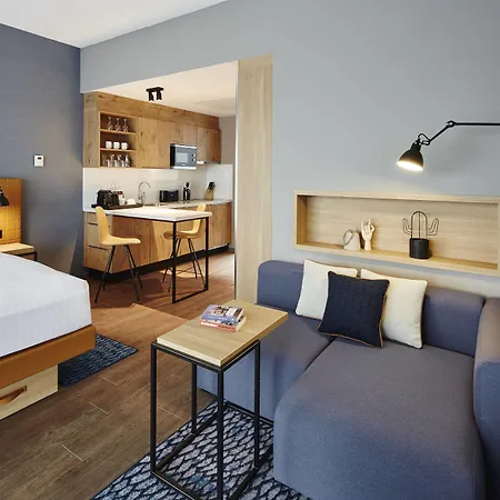 Hotel By Marriott Houthavens 4*